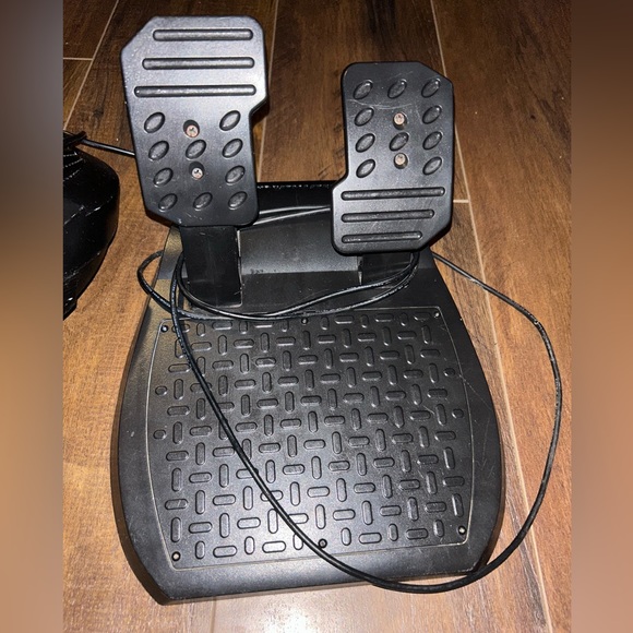 Thrustmaster Ferrari 458 Spider Racing Steering Wheel Pedals Xbox One - Picture 3 of 5